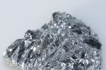 Thu kim loại quý từ quặng thải