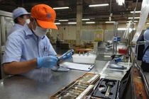 Từng bộ phận, phân xưởng, dây chuyền, khu vực, ngành hàng, cụm, điểm văn phòng,... trong cơ sở sản xuất, kinh doanh tự đánh giá để đảm bảo khoanh vùng, xử lý khi có trường hợp nhiễm Covid-19