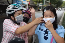 Học sinh TP.HCM trở lại trường vào tháng 5/2020 sau thời gian dài nghỉ học vì dịch Covid-19. Ảnh: Y Kiện.