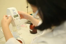 Dùng nano TiO2 xử lý nước thải hộ gia đình