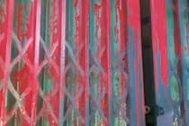 Sau khi báo cáo Công an phường Quang Trung, gia đình bà T thường xuyên bị tạt sơn, mắm thối...