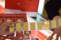 Giá vàng giảm nửa triệu đồng mỗi lượng, thị trường đặt cược lớn vào Mỹ