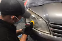 Cách vệ sinh đèn pha ô tô sạch ngay tại nhà trong mùa dịch