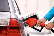 Để bình xăng ô tô cạn mới đổ gây hại cho xe như thế nào?