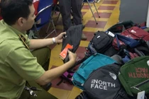 "Hàng hiệu giá 50.000 đồng" được bày bán nhan nhản tại chợ An Đông