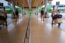Sân bay Tân Sơn Nhất vắng hoe sau ghi nhận 2 ca dương tính SARS-CoV-2
