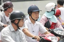 Nhiễm nấm da vì lười vệ sinh mũ bảo hiểm