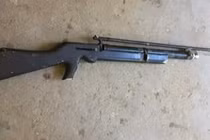 Trúng đạn do súng bị cướp cò, bé 4 tuổi tử vong thương tâm