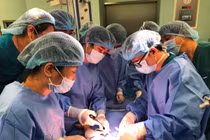 Tách dính “Song Nhi”: Kỳ tích từ 100 bác sĩ Việt Nam