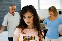 Bố chồng thích “gần gũi” con dâu