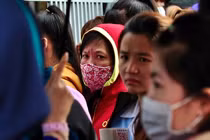 Thấp thỏm chờ thưởng Tết