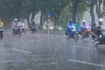 Trước khi mưa trời nóng bức