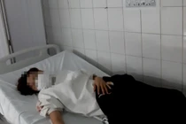 Buộc thôi việc cô giáo uống thuốc tự tử trước mặt hiệu trưởng