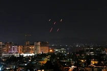 Không quân Israel lại bất ngờ không kích Damascus, Syria