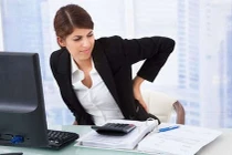 Đau thắt lưng và tay bên trái ở người trẻ 