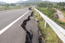 VEC "buông" sửa chữa cao tốc Đà Nẵng - Quảng Ngãi ?