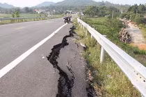 VEC "buông" sửa chữa cao tốc Đà Nẵng - Quảng Ngãi ?