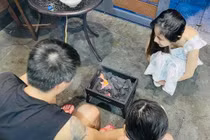 Thủy Tiên bất ngờ đăng khoảnh khắc gia đình bình yên sau "bão"