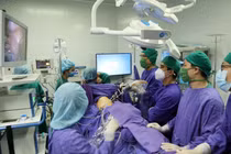 Nội soi hoàn toàn tạo hình thực quản bằng dạ dày