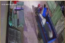 Kẻ gian trộm bình ô xy chở trên xe ba gác tẩu thoát
