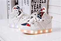 Giầy dép có đèn nhấp nháy… làm hại trẻ