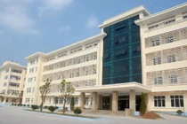 Trung tâm Y tế thị xã Đông Triều – nơi nhiều cán bộ vi phạm liên quan đến vụ mua kit test xét nghiệm Covid-19 của Công ty Việt Á. (Ảnh: Cổng Thông tin điện tử tỉnh Quảng Ninh).