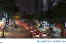 Dòng xe cộ cuồn cuộn đội mưa rét ngày cận Tết Canh Tý 2020