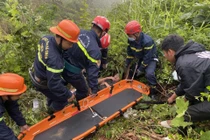 Nam thanh niên gặp nạn ở đèo Hải Vân, nằm suốt 3 tiếng dưới vực sâu 30m