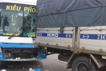 5 ôtô va chạm liên hoàn trên quốc lộ 1