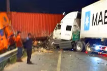 Quốc lộ 1 kẹt xe nghiêm trọng sau tai nạn liên hoàn