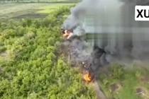 Đoàn xe vận tải quân sự Nga bị phá hủy trên vùng Luhansk. Ảnh màn hình