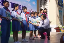 Bộ Giáo dục phát động phong trào cùng học ngoại ngữ với học sinh