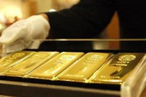 Giá vàng rung lắc, giảm sâu nhất kể từ năm 1983