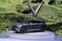 VinFast nhận hơn 24.000 đơn đặt hàng VF 8, VF 9 sau 48 tiếng mở bán