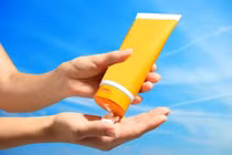 Cảnh báo chất độc trong kem chống nắng