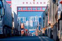 Ùn ứ cửa khẩu vẫn nghiêm trọng: chưa tìm được giải pháp