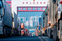 Ùn ứ cửa khẩu vẫn nghiêm trọng: chưa tìm được giải pháp