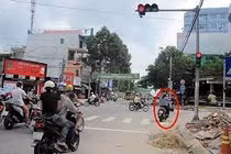 Từ 2022, xe máy vượt đèn đỏ, đèn vàng bị phạt từ 800 – 1 triệu