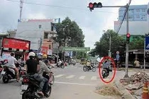 Từ 2022, xe máy vượt đèn đỏ, đèn vàng bị phạt từ 800 – 1 triệu