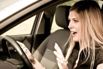 Làm gì khi xe ô tô bất ngờ mất lái?