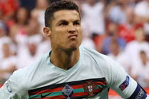 Ronaldo tạo 3 kỷ lục trong trận ra quân Euro