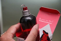 Nước hoa tiếp xúc với ánh sáng dễ hỏng