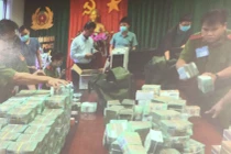 500 cảnh sát vây bắt đường dây làm xăng giả, thu giữ hơn 100 tỷ đồng tiền mặt