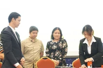 Phụ huynh kiện Trường quốc tế Việt Úc muốn xử công khai, trường muốn xử kín