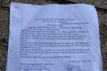 Cả trăm người lao động ký vào đơn kiến nghị, yêu cầu phường An Phú chi trả tiền hỗ trợ.