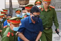 Ông Đinh La Thăng được đưa tới tòa