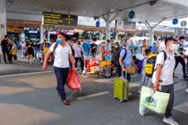 Một tháng trước Tết, giá vé máy bay quay đầu giảm