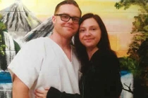 Chuyển từ Anh sang Mỹ để… kết hôn với một tù nhân