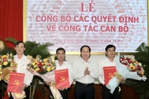 Trao Quyết định phê chuẩn kết quả bầu Chủ tịch UBND tỉnh Hậu Giang