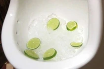 Đá lạnh khử mùi hôi nhà vệ sinh